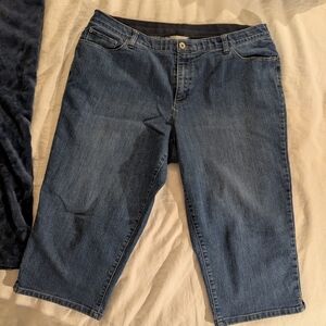 Women's CJ Banks Denim Capris *FINAL PRICE*